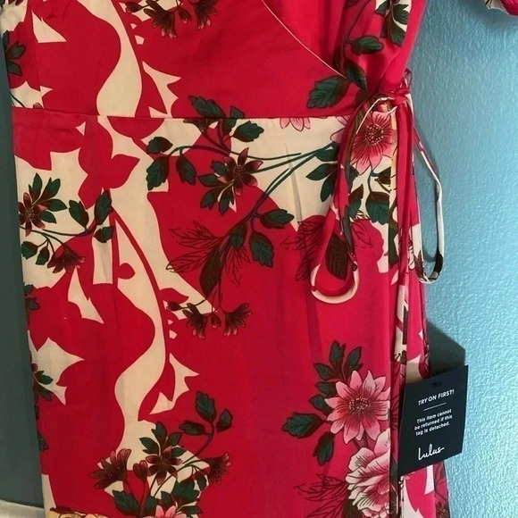 Lulus NWT pink short sleeve wrap dress- floral pattern - size medium - Picture 4 of 9
